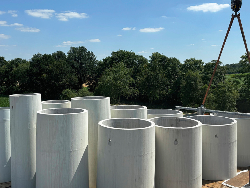 Oehm schneidet Betontürme in Ringe, statt den Turm zu sprengen.