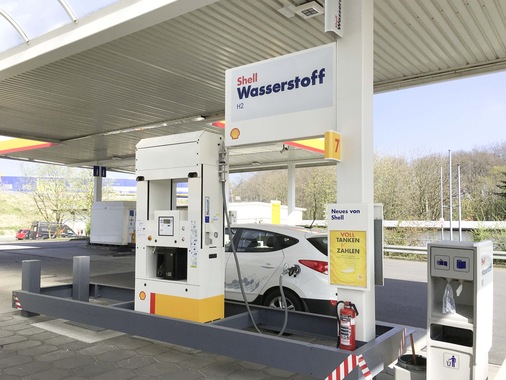 Knapp 100 Wasserstoff-Tankstellen gibt es bereits in Deutschland. Auch sie gehören zu den potenziellen Partnern für Elektrolyseur-Betreiber. - © Foto: NOW
 Knapp 100 Wasserstoff-Tankstellen gibt es bereits in Deutschland. Auch sie gehören zu den potenziellen Partnern für Elektrolyseur-Betreiber.