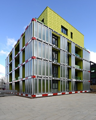 <p><strong>Mit dem BIQ-Haus in Hamburg wurde im Jahr 2013 bewiesen, dass das Fassaden- und Energiekonzept mit Photobioreaktoren funktioniert. </strong></p> - © Foto: ARUP