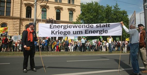 EEG-Demo 2016 | Die Demonstranten fordern den weiteren Ausbau der Erneuerbaren - was Unabhängigkeit von Kriegsregionen und Streit um russisches Gas bedeutet. - © Foto: Weinhold