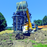 Wärmekorb | Vorbereitung eines Erdwärmekorbes für die Installation im Erdreich. Nach dem Einbau wird der Korb hydraulisch angebunden. - © Foto: Uponor