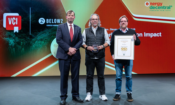 Mit der digitalen Lösung zur Erstellung von CO2-Zertifikaten hat Below 2 den diesjährigen Innovationsaward der Energy Decentral gewonnen. - © www.FelixHolland.de
 Mit der digitalen Lösung zur Erstellung von CO2-Zertifikaten hat Below 2 den diesjährigen Innovationsaward der Energy Decentral gewonnen.