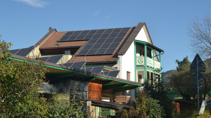 Mit der neuen Lösung können Betreiber:innen von Solaranlagen ihren Strom zu besten Zeiten vermarkten und Reststrom einkaufen. - © Velka Botička
