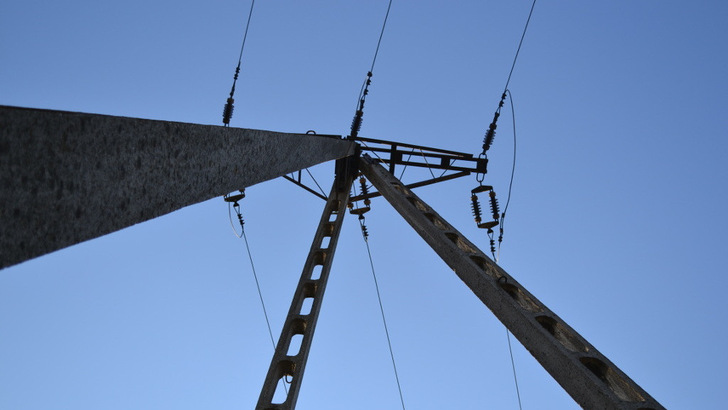 Damit mehr Solaranlagen ans Netz passen, müssen die vorhandenen Kapazitäten besser genutzt werden. - © Velka Botička