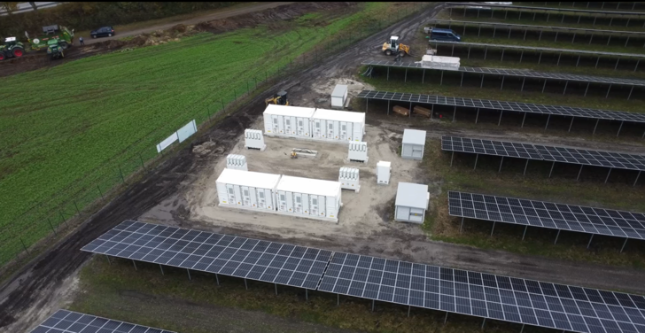 Großspeicher können Strom speichern und dann zur Verfügung stellen, wenn er an der Börse einen hohen Preis erzielt. - © Huawei Fusionsolar