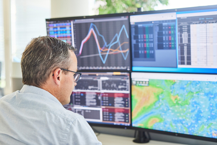 Wetter, Preiskurven, Handelsdaten, Bewegungen der Instandhaltungseinsätze in Wind- und Solarparks: So geht die Herausforderung Strommarkt. - © Sunnic Lighthouse