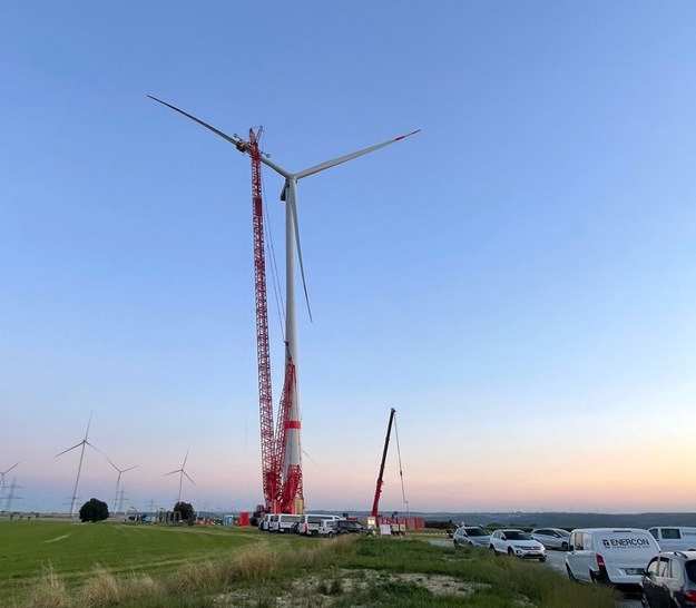 Enercon errichtet den Prototyp der E-175 in der Basisversion mit 6,0 Megawatt am nordrhein-westfälischen Standort Borchen-Etteln im August - © ENERCON