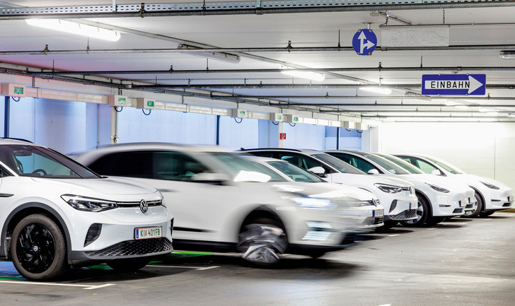 Bei   der   Elektrifizierung   von   Firmenflotten   ist   ein   cleveres   Management   der   Ladeleistung   hilfreich.   Dann   bekommen   alle   Autos   den   Strom,   den   sie   ­brauchen. - © Foto: Fronius International