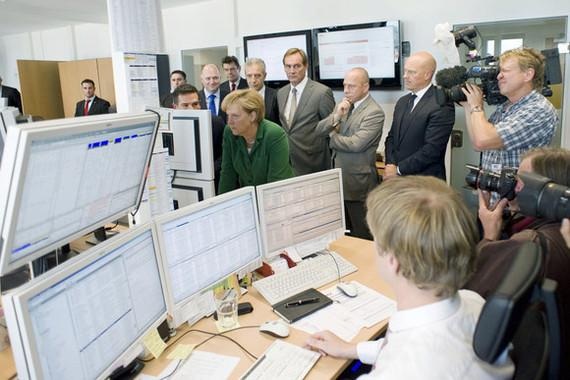 Bundeskanzlerin auf Strombörse | Bundeskanzlerin auf der Strombörse. - © Foto: Steffen Kugler