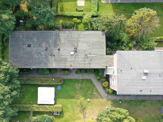 © Foto: Laudeley Das Gebäude im ruhigen Hamburger Stadtteil Ohlsdorf ist ein typischer, norddeutscher Backsteinbau aus dem Jahr 1968.