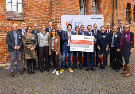 © Foto: efzn - Herzig Übergabe des Förderbescheids an das Energieforschungszentrum Niedersachsen