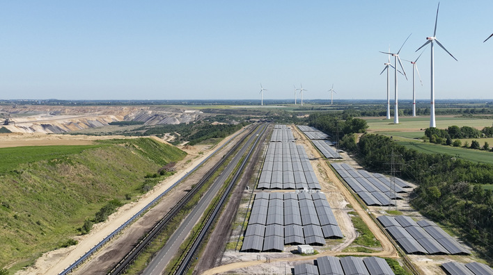 © RWE Solarpark Garzweiler und Windpark