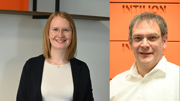 © Intilion Sarah Scharfen (links) ist Business Development Managerin bei Intilion. Henrik Hauptmeier ist Spezialist für Energiewirtschaft bei Intlion. Ebenfalls im Gespräch, aber nicht im Bild: Pascal Lefarth, Sales and Application Engineer bei Intilion.