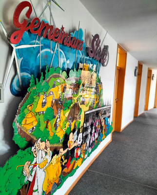 © Foto: Weber Baden-württembergisches Windkraftbranchen-Selbstverständnis oder nur lustig? Comic-Wand bei Uhl Windkraft