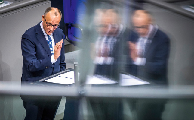 © Foto: photothek 205. Sitzung des Deutschen Bundestages, Fraktionsvorsitzender der CDU/CSU-Fraktion Friedrich Merz zur Beratung und Abstimmung über die Vertrauensfrage
