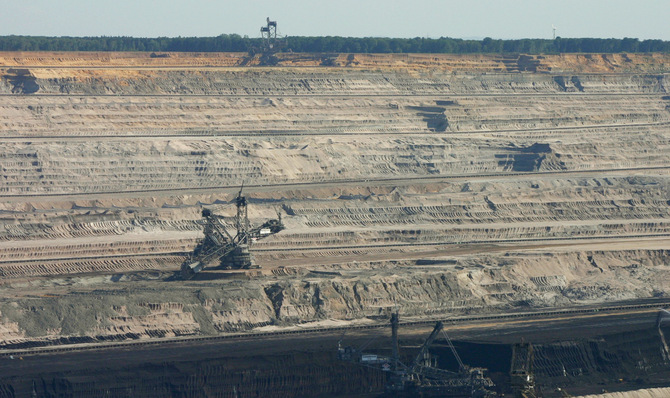 © Foto: Kreis Düren 1978 begann die Braunkohleförderung im Tagebau Hambach.