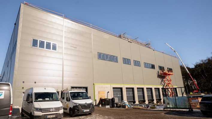 © TESVOLT Die neue Produktionshalle von Tesvolt.