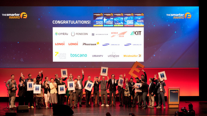 © Solar Promotion Insgesamt 15 Unternehmen und Projektentwickler konnten sich über die begehrten Awards der Smarter E Europe freuenn.