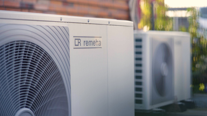 © Remeha Drei Wärmepumpen in Kaskade liefern die Energie fürs Heizen und fürs Warmwasser in den neuen Gebäuden.