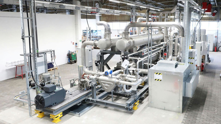 © DLR Wärmepumpen zur Bereitstellung von Prozesswärme wie diese hier in einem Testzentrum in Cottbus haben ein großes Potenzial, wenn die Politik sie nicht ausbremst.