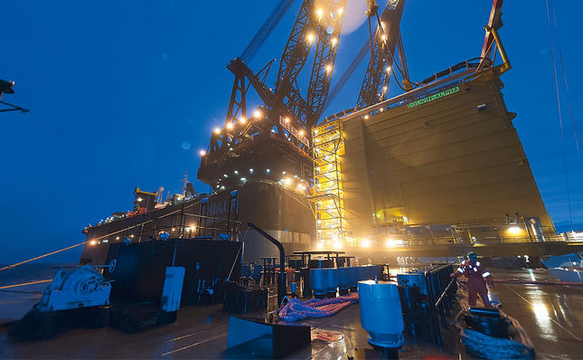 © Foto: TenneT Installation der Tennet-Umspannplattform Dolwin Alpha in der Nordsee für die Windparks Borkum Riffgrund 1 und Trianel Windpark Borkum 1 und 2: Auch hier entstehen viele neue Arbeitsplätze.